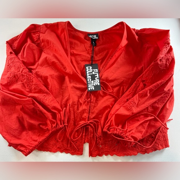 SET Long-Sleeve Eyelet Tie-Front Poplin & Shorts SET XL Red - Picture 3 of 6